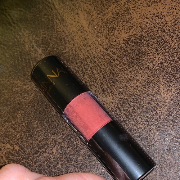 MANNA KADA - Lip Whip in Faith - Picture 3 of 8